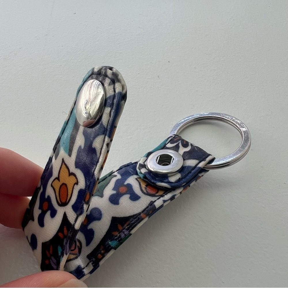 Vera Bradley Lisbon Medallion Cool Loop Keychain - Picture 3 of 3